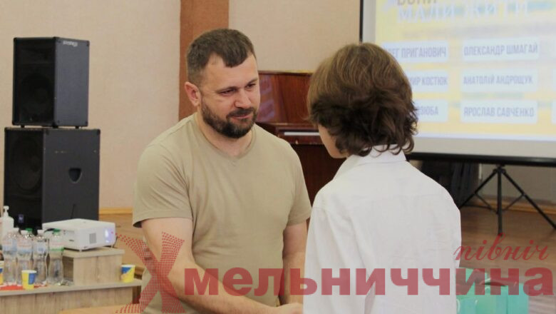 Відкрийте серце: юні мешканці Нетішинської громади вшанували Героїв України