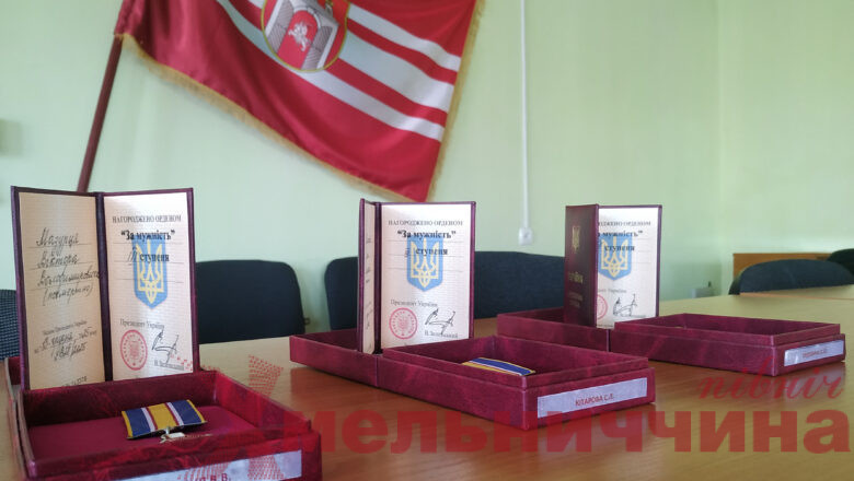 В Ізяславі вшанували пам’ять загиблих Захисників та передали державні нагороди їхнім родинам