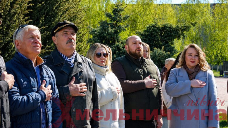 У Нетішині підняли Військово-Морський прапор: громада вшанувала історичну перемогу українського флоту