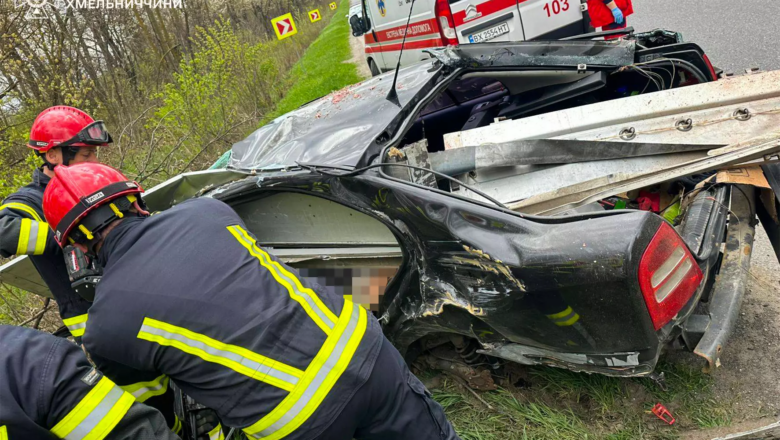 На Хмельниччині рятувальники деблокували тіло загиблого у ДТП