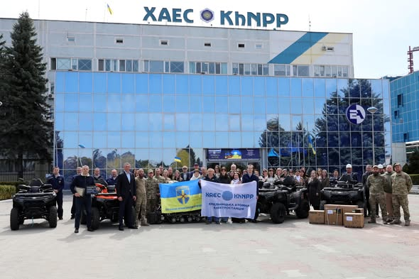 Квадроцикли та робот-всюдихід: колектив ХАЕС передав чергову партію допомоги на фронт