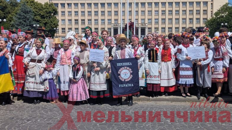 «ПЕРЛИНКА» зі Славути підкорила Ужгород: перемоги на фестивалі «ШОВКОВА КОСИЦЯ»