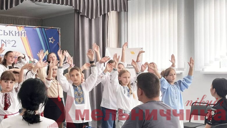 У Шепетівці до Дня Героїв провели патріотичну зустріч школярів із ветераном російсько-української війни