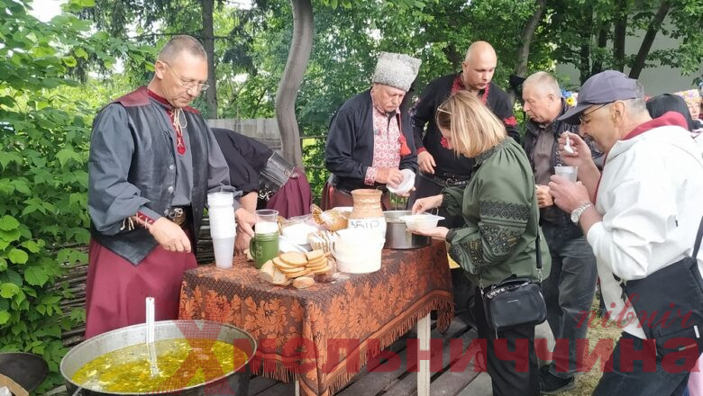 Традиції, що об’єднують: Ізяславська громада провела благодійний ярмарок до Святої Трійці