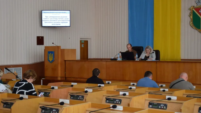 Новий графік маршруту №5, підтримка ВПО та відключення будинків від централізованого опалення: у Шепетівці відбулося засідання виконкому