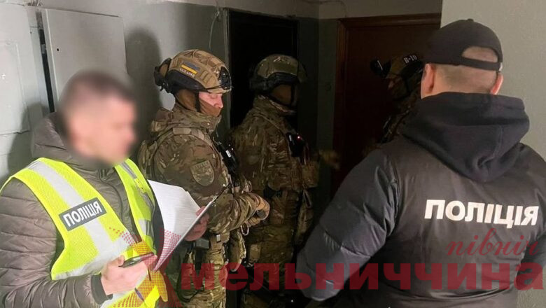 На Хмельниччині судитимуть жінку, яку обвинувачують в організації незаконного переправлення чоловіків за кордон та вирощуванні конопель