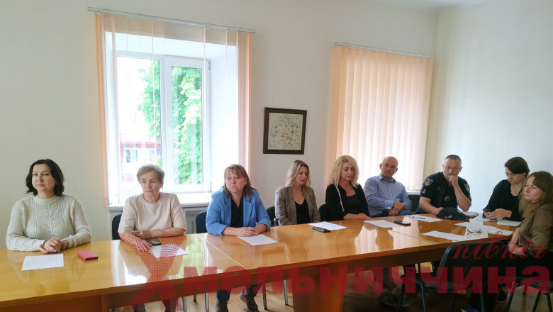 В Ізяславі розглянули питання позбавлення батьківських прав батька двох дітей, яких вилучили із сім’ї