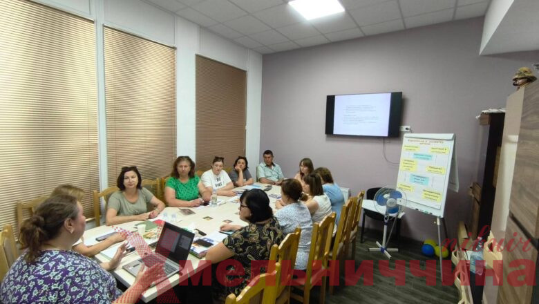 На Ізяславщині готують фахівців для нового соціального проєкту підтримки дітей
