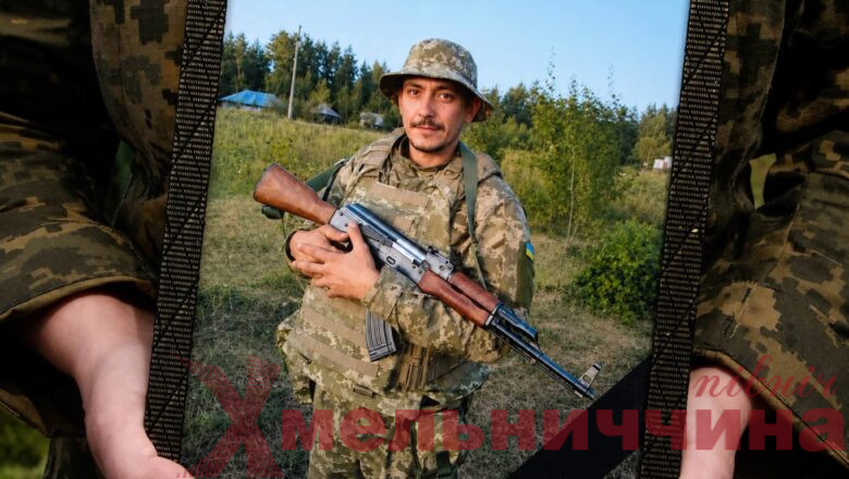Остання шана Захиснику: Нетішинська громада провела в останню дорогу Олександра Процика