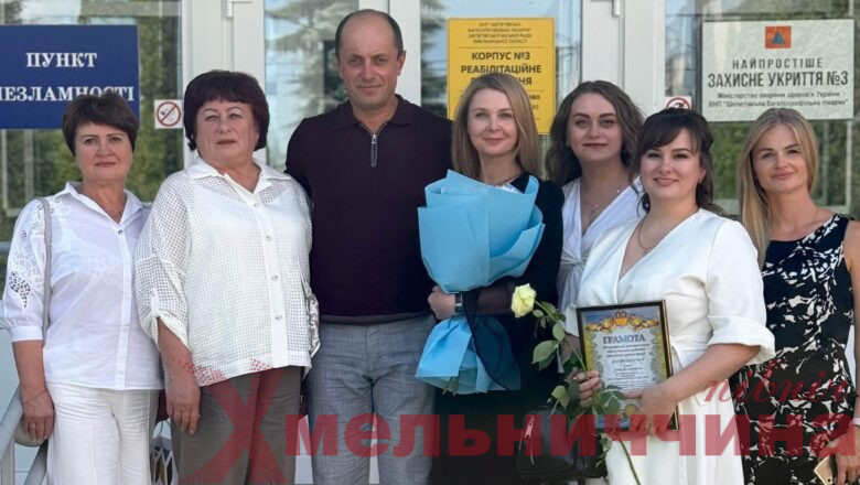 За служіння людям: медичних працівників Шепетівського району відзначили високими нагородами