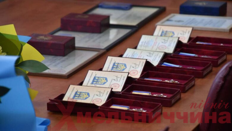 Їхній подвиг назавжди в пам’яті: родинам загиблих воїнів зі Старокостянтинівщини вручили нагороди