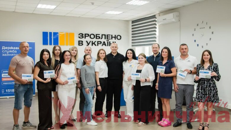 Понад 3 мільйони гривень на розвиток бізнесу: у Шепетівці вручили сертифікати переможцям програми «Власна справа»
