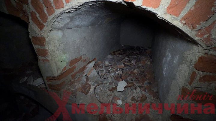 54 поховальні ніші та таємниці минулих століть: на Хмельниччині виявили унікальний старовинний склеп